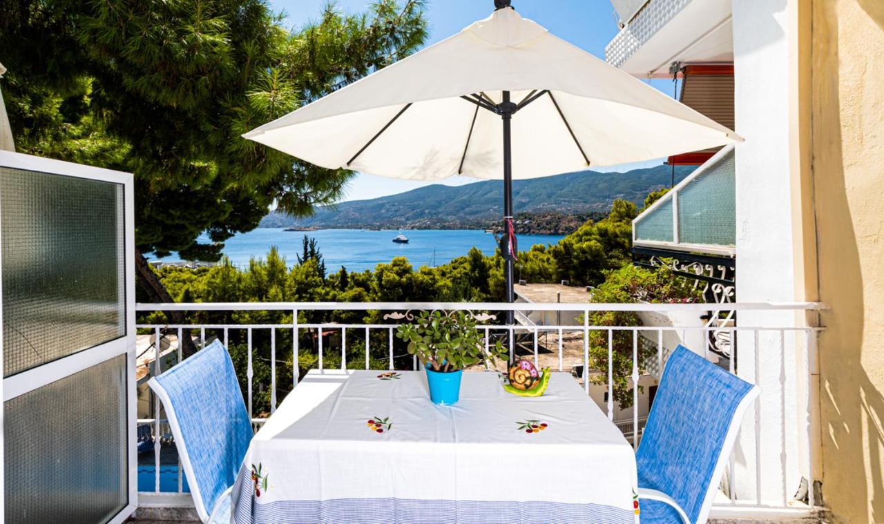 Lions Apartments Poros Town المظهر الخارجي الصورة