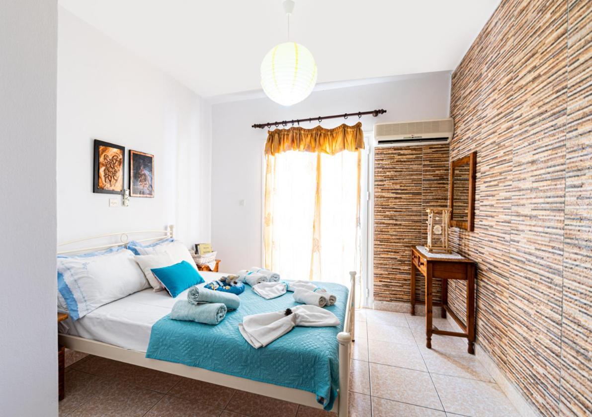 Lions Apartments Poros Town المظهر الخارجي الصورة
