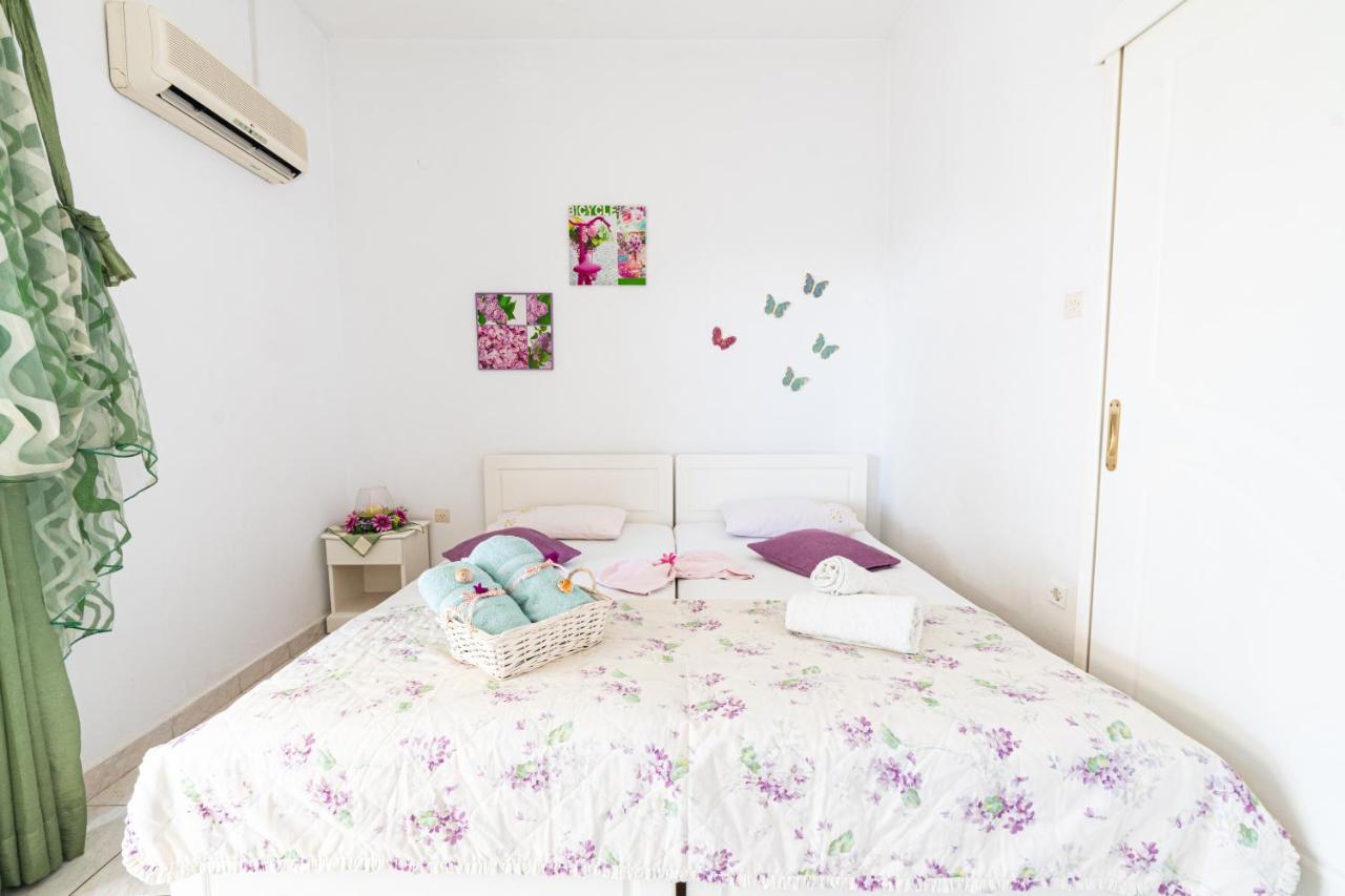 Lions Apartments Poros Town المظهر الخارجي الصورة