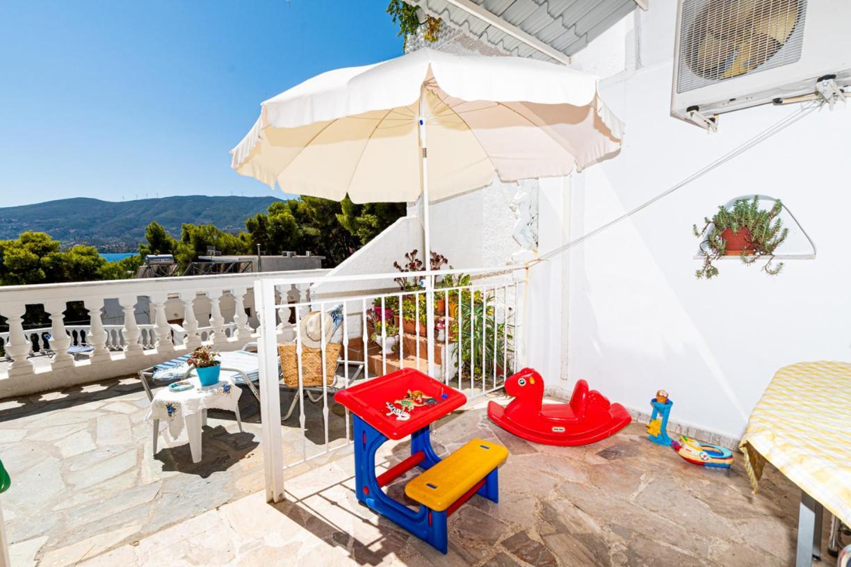 Lions Apartments Poros Town المظهر الخارجي الصورة