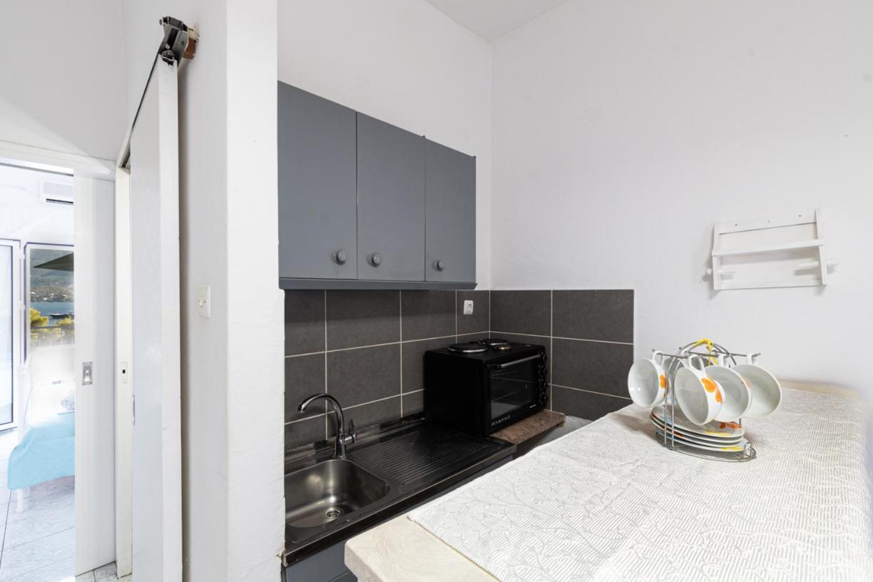 Lions Apartments Poros Town المظهر الخارجي الصورة