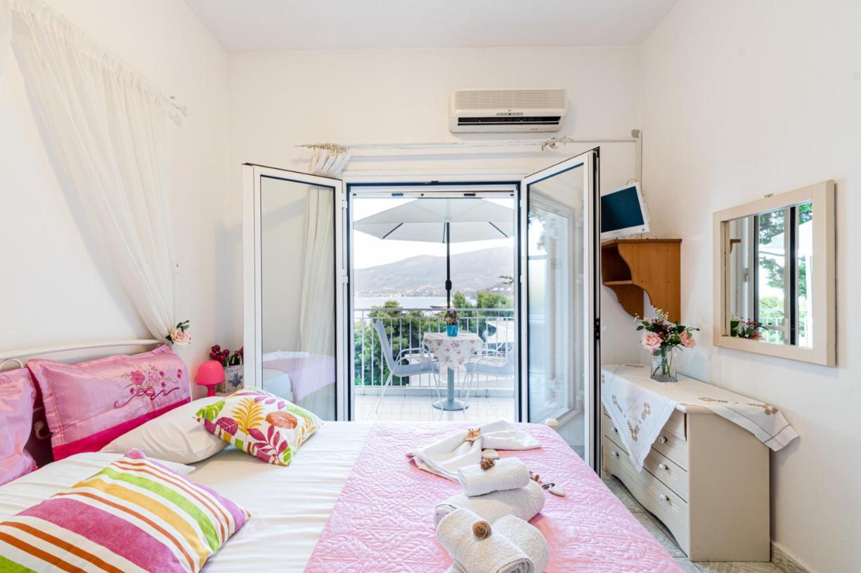 Lions Apartments Poros Town المظهر الخارجي الصورة