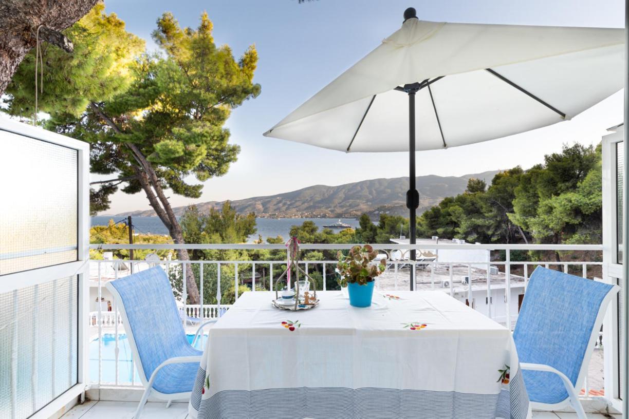 Lions Apartments Poros Town المظهر الخارجي الصورة