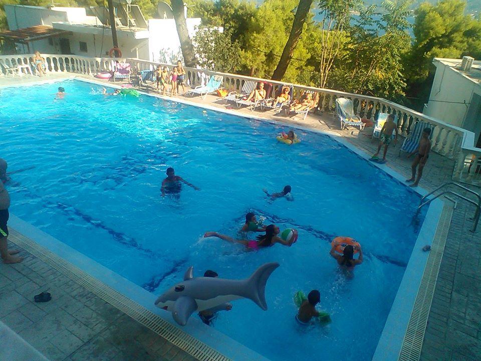 Lions Apartments Poros Town المظهر الخارجي الصورة