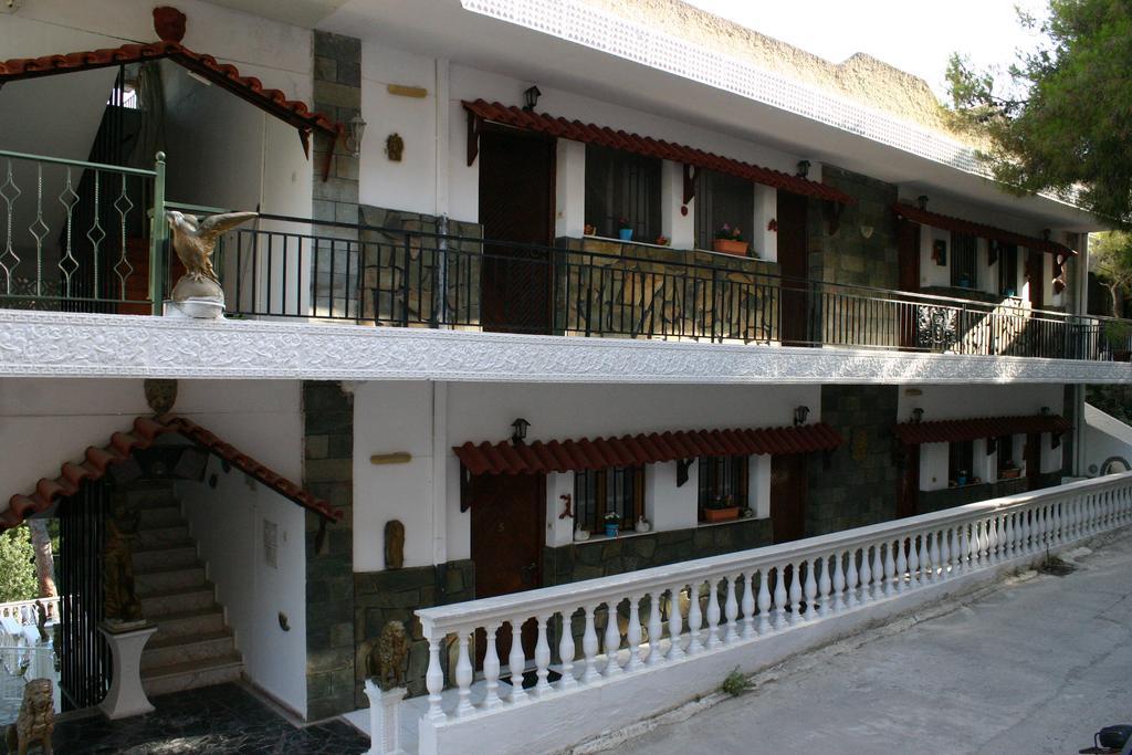 Lions Apartments Poros Town المظهر الخارجي الصورة